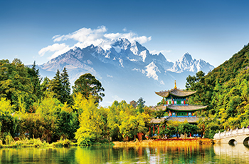 在中国云南、湖和山的照片